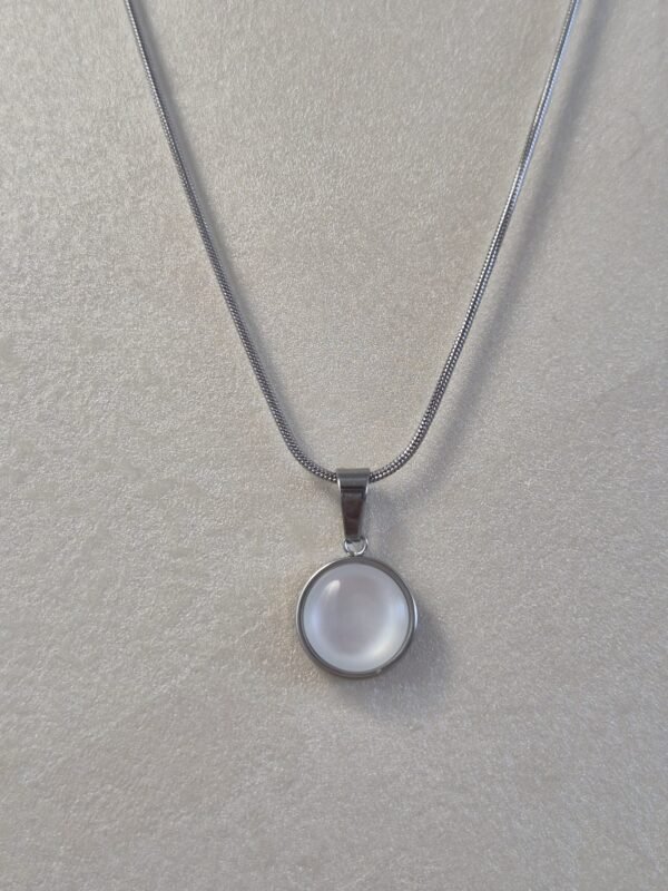 Ogrlica srebrna manja – Clouded Pearl – elegantna ogrlica iz kolekcije Serendipity