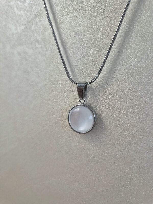 Ogrlica srebrna manja – Clouded Pearl – elegantna ogrlica iz kolekcije Serendipity