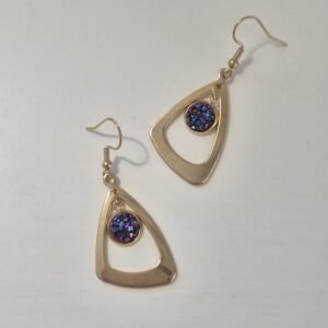 Trouglići zlatni – Midnight Amethyst – elegantna minđuša iz kolekcije Serendipity