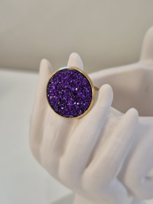Prsten zlatni veći – Lilac Midnight – elegantna prsten iz kolekcije Serendipity