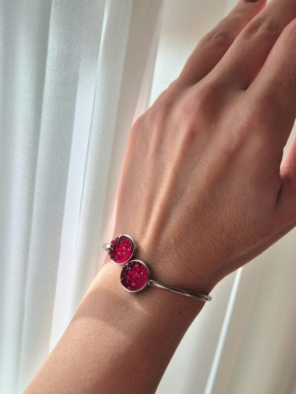 Narukvica srebrna – Ruby Flame – elegantna narukvica iz kolekcije Serendipity